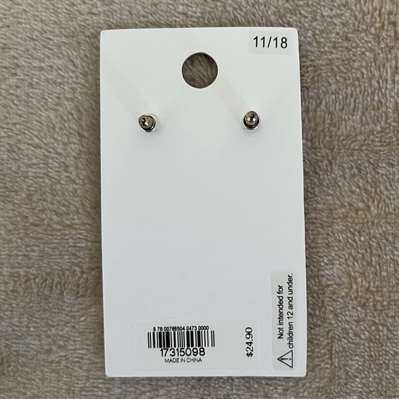 Express cubic zirconia gold dangle earrings - Picture 3 of 3